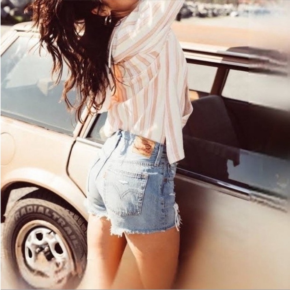 Levi’s Levi Strauss 501 Cutoff Button Fly Distressed Denim Jean Shorts Size 28